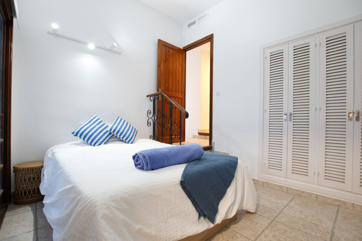 Appartement te koop in Puerto de Cabopino | 4 slaapkamers H5050021