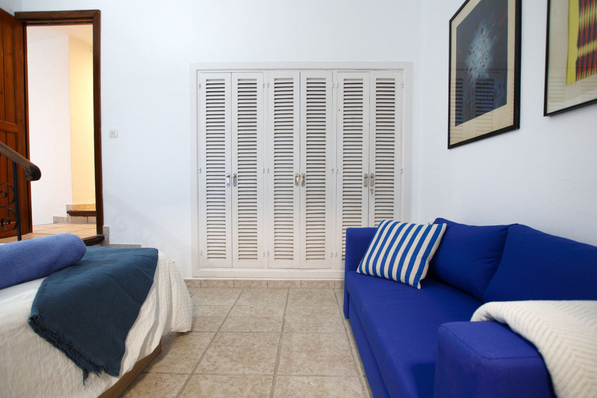 Appartement te koop in Puerto de Cabopino | 4 slaapkamers H5050021