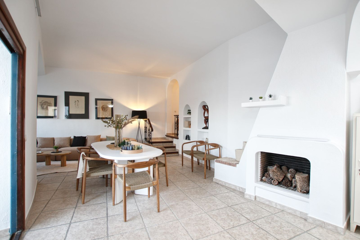 Appartement te koop in Puerto de Cabopino | 4 slaapkamers H5050021