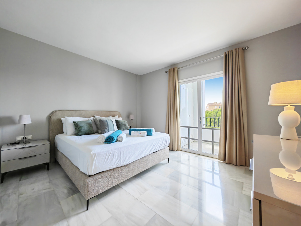 Appartement te koop in Puerto de Cabopino | 2 slaapkamers H5069848