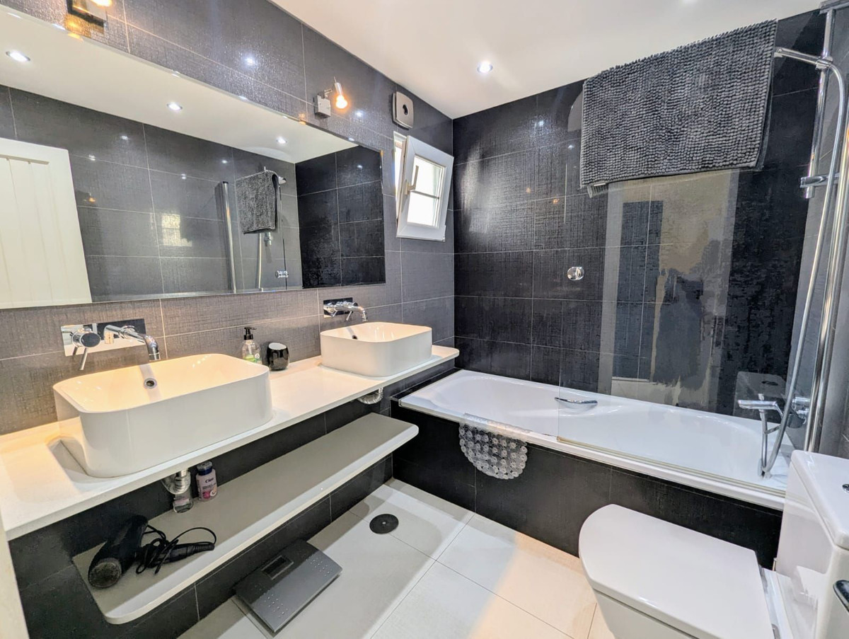 Appartement te koop in Puerto de Cabopino | 2 slaapkamers H5112292