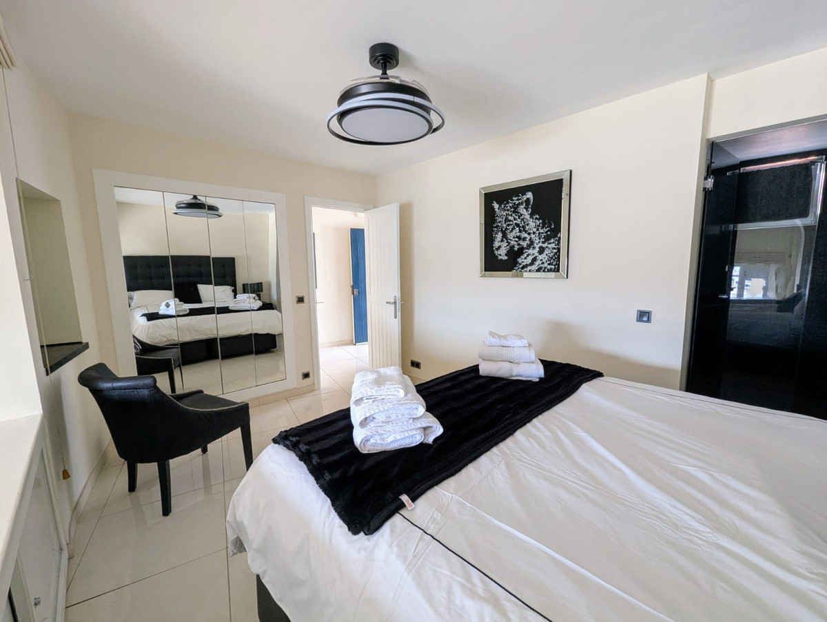 Appartement te koop in Puerto de Cabopino | 2 slaapkamers H5112292