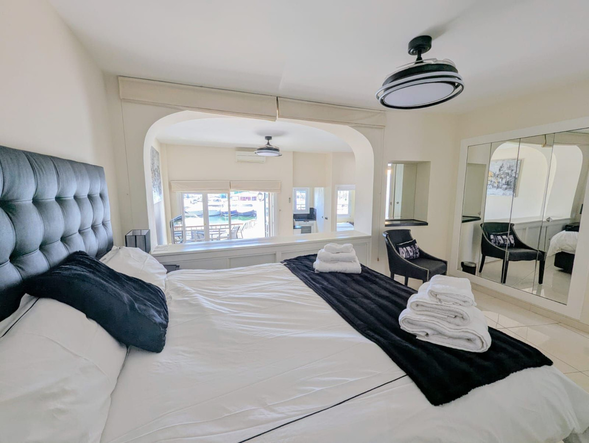 Appartement te koop in Puerto de Cabopino | 2 slaapkamers H5202673