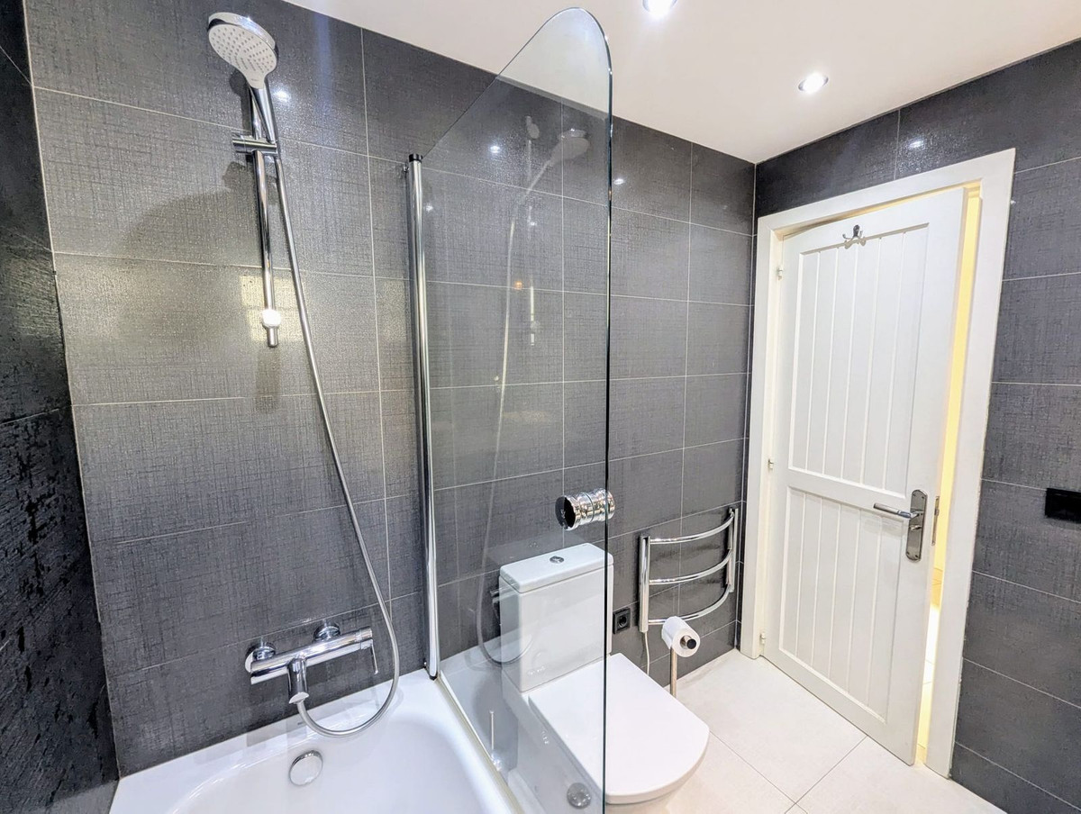 Appartement te koop in Puerto de Cabopino | 2 slaapkamers H5202673