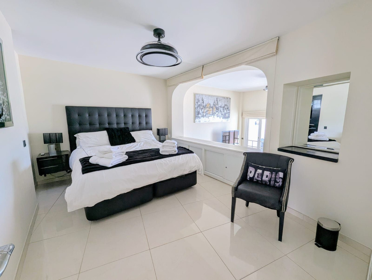 Appartement te koop in Puerto de Cabopino | 2 slaapkamers H5202673