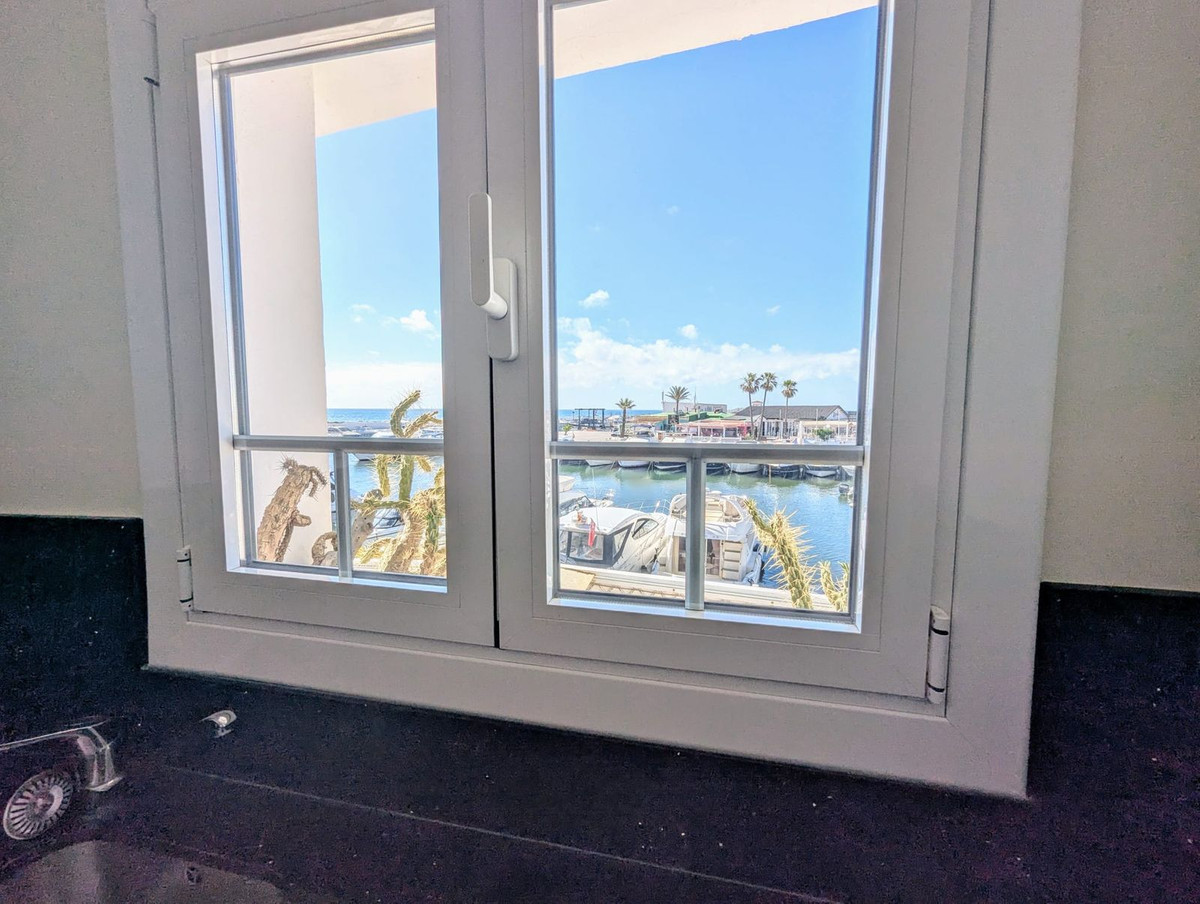 Appartement te koop in Puerto de Cabopino | 2 slaapkamers H5202673