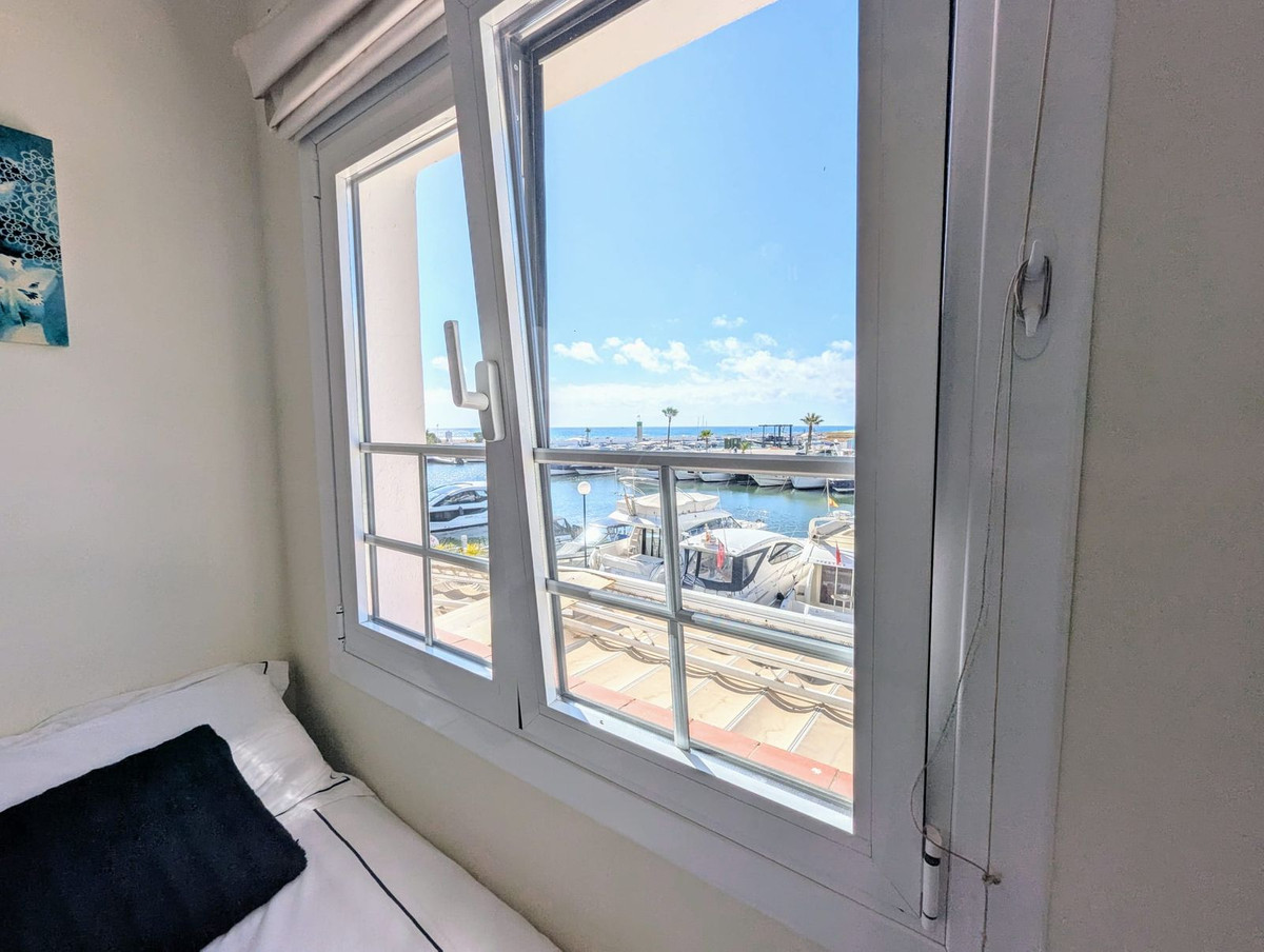 Appartement te koop in Puerto de Cabopino | 2 slaapkamers H5202673