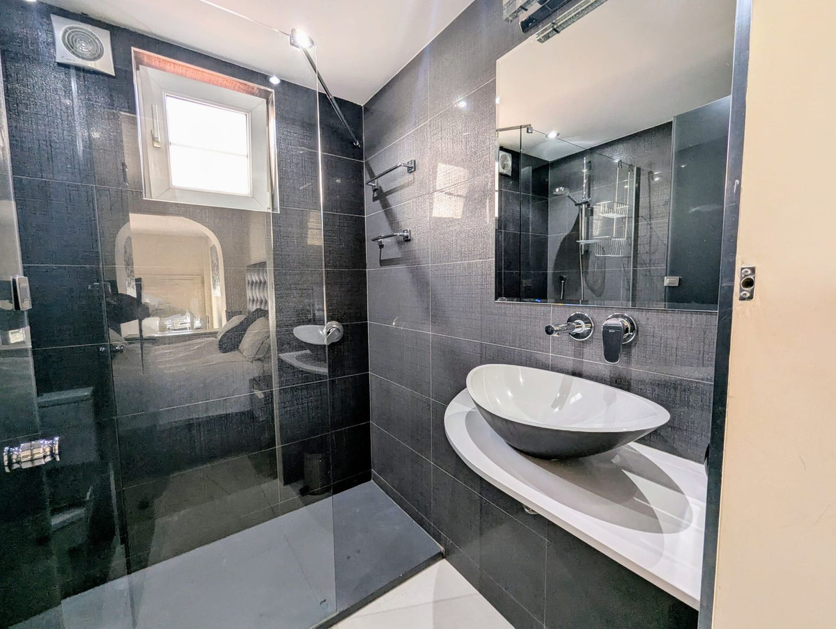 Appartement te koop in Puerto de Cabopino | 2 slaapkamers H5202673