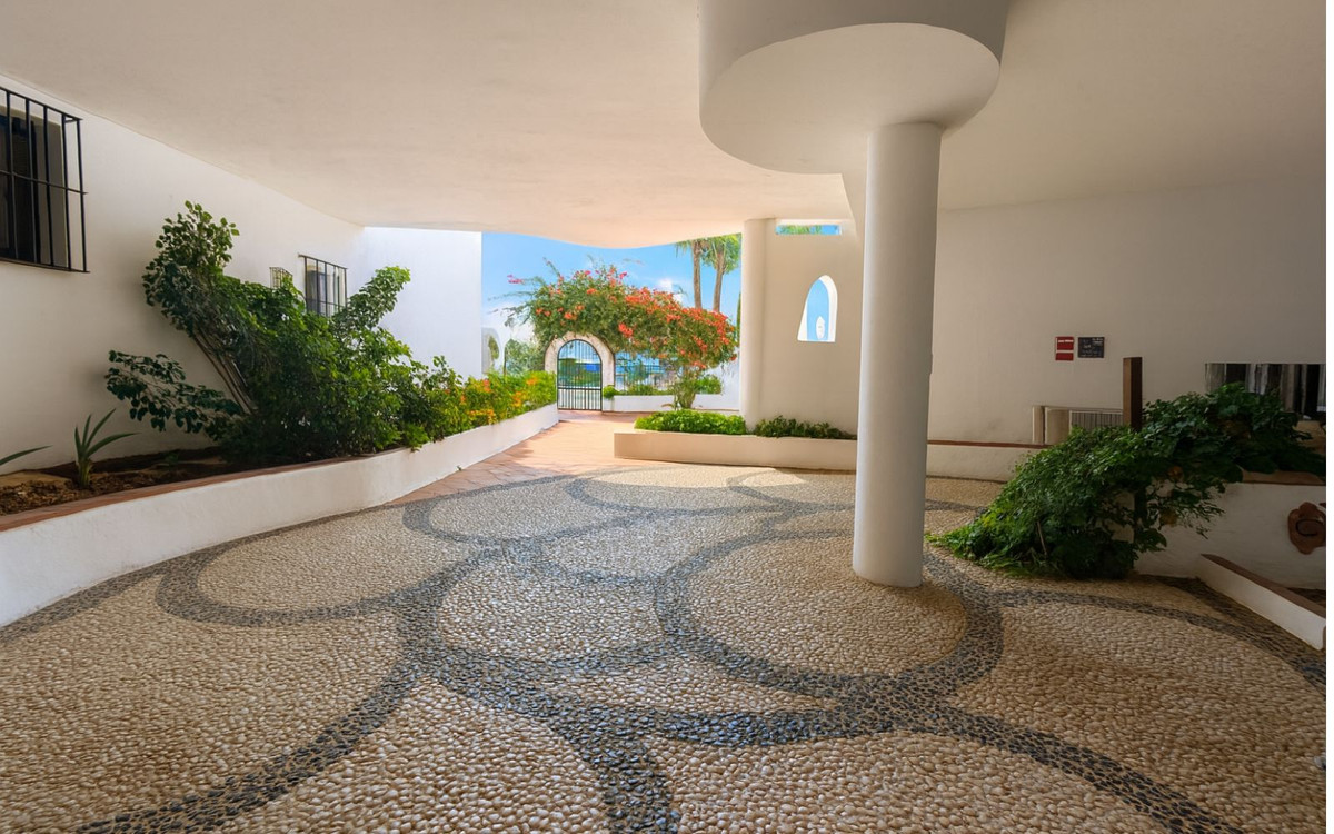 Appartement te koop in Puerto de Cabopino | 2 slaapkamers H5202673