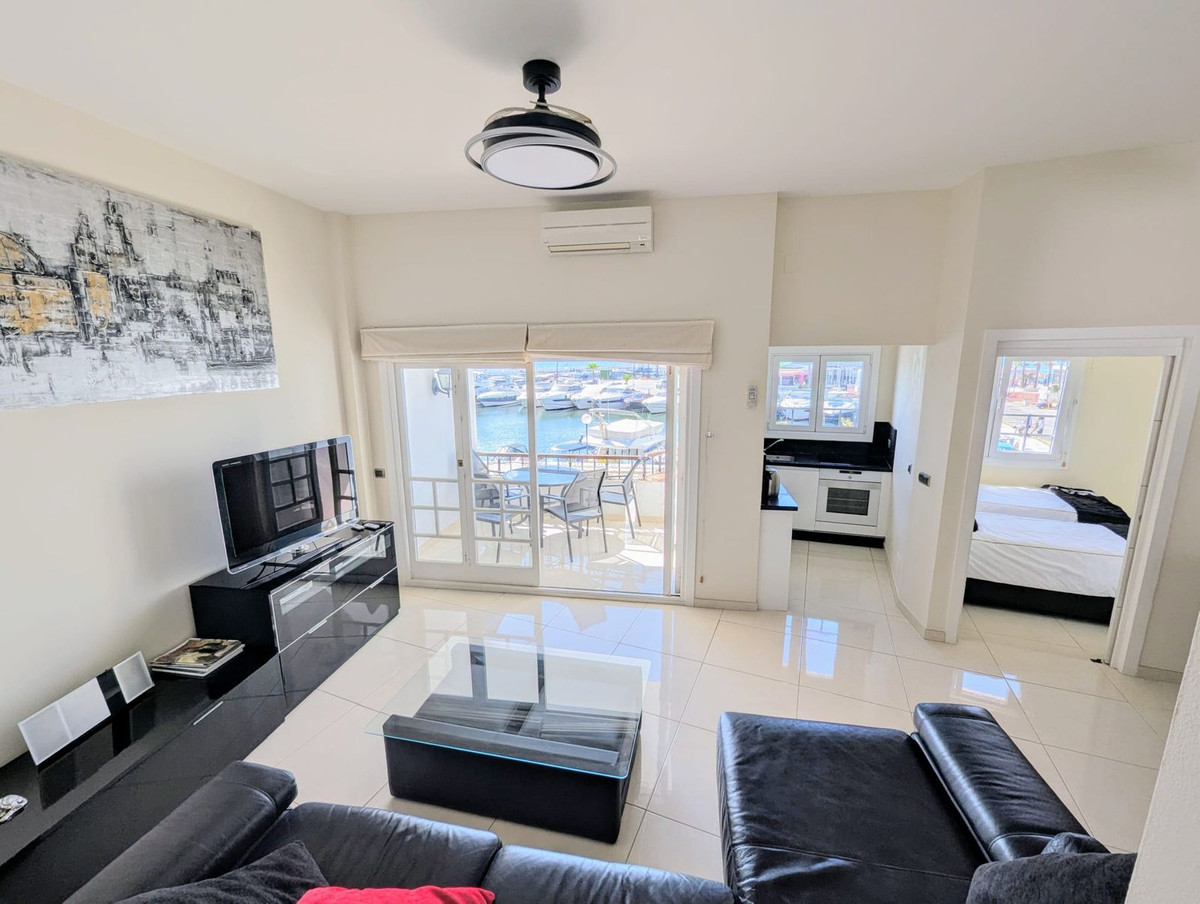 Appartement te koop in Puerto de Cabopino | 2 slaapkamers H5202673