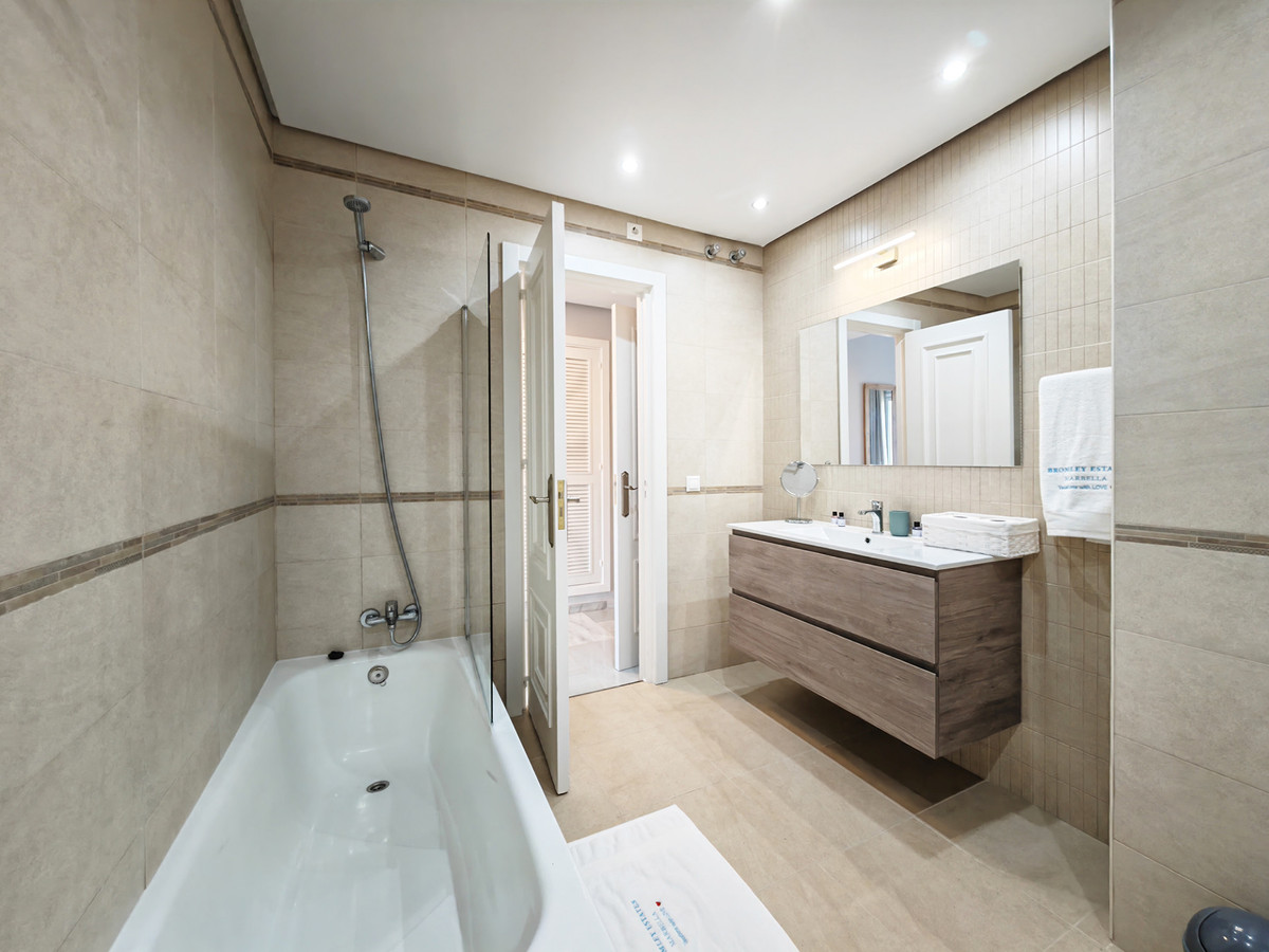 Appartement te koop in Puerto de Cabopino | 2 slaapkamers H5265034