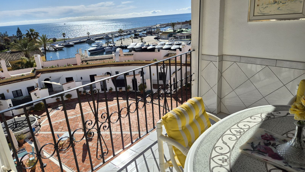Appartement te koop in Puerto de Cabopino | 1 slaapkamers H5317552