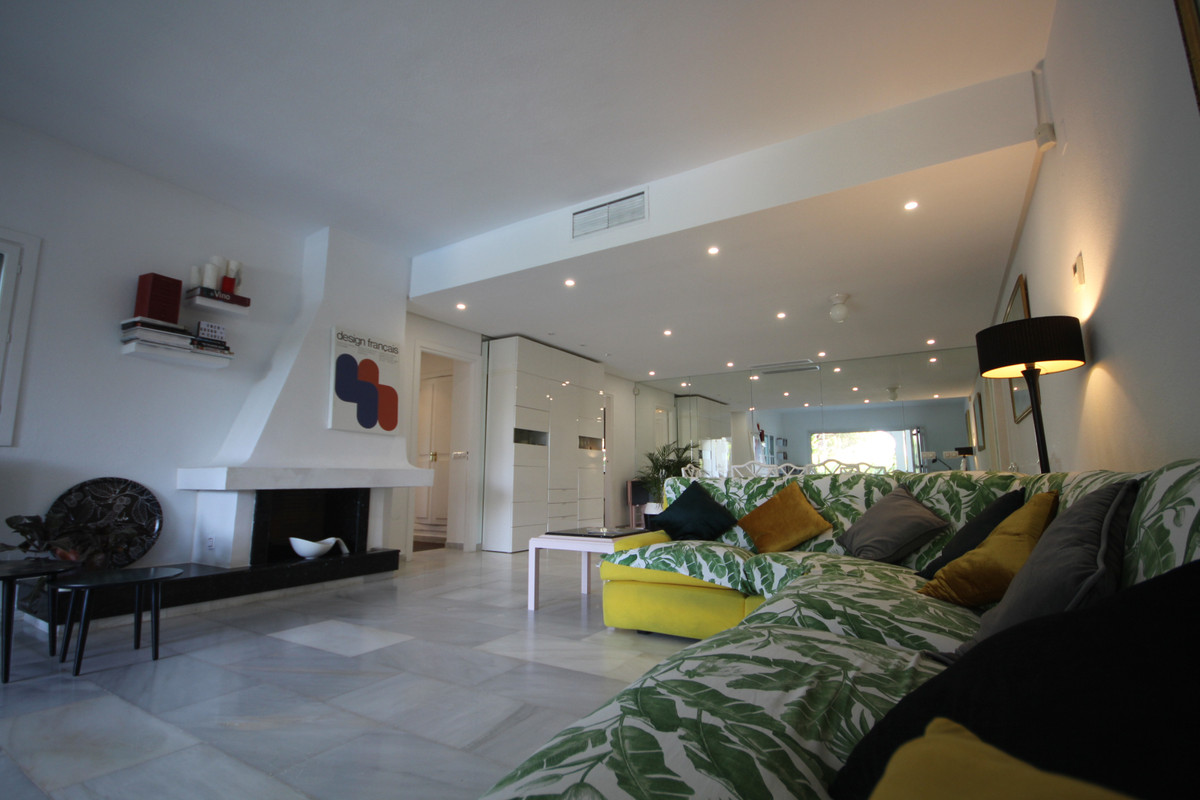 Appartement te koop in Puerto de Cabopino | 3 slaapkamers H5367055