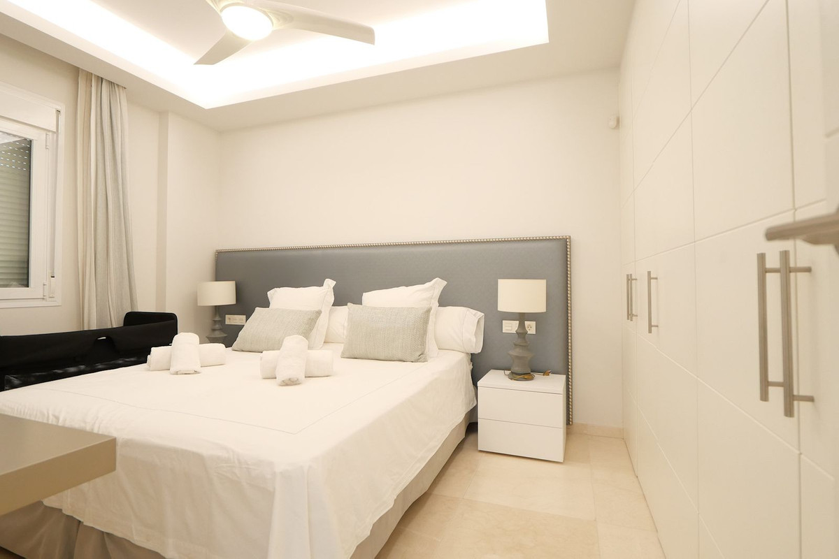 Appartement te koop in Puerto de Cabopino | 2 slaapkamers H5435164