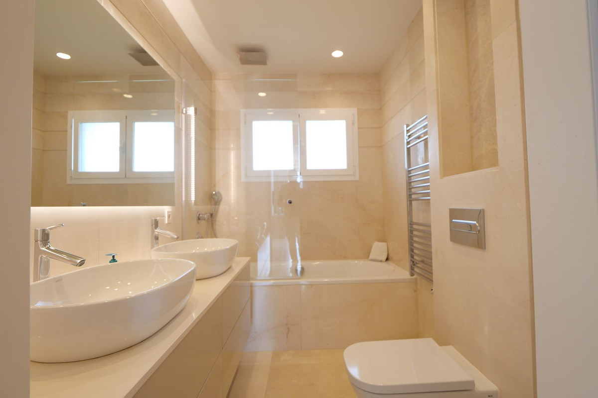 Appartement te koop in Puerto de Cabopino | 2 slaapkamers H5435164