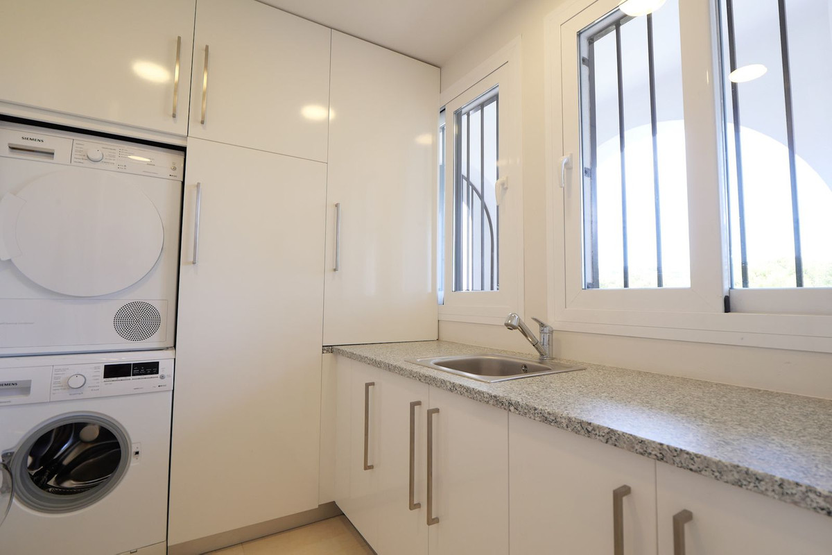 Appartement te koop in Puerto de Cabopino | 2 slaapkamers H5435164