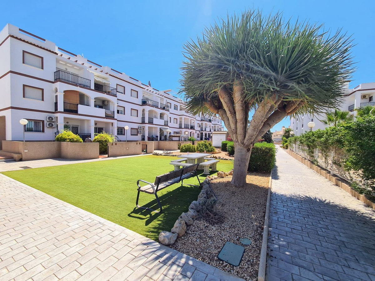 Appartement te koop in Punta Prima | 2 slaapkamers H5435926