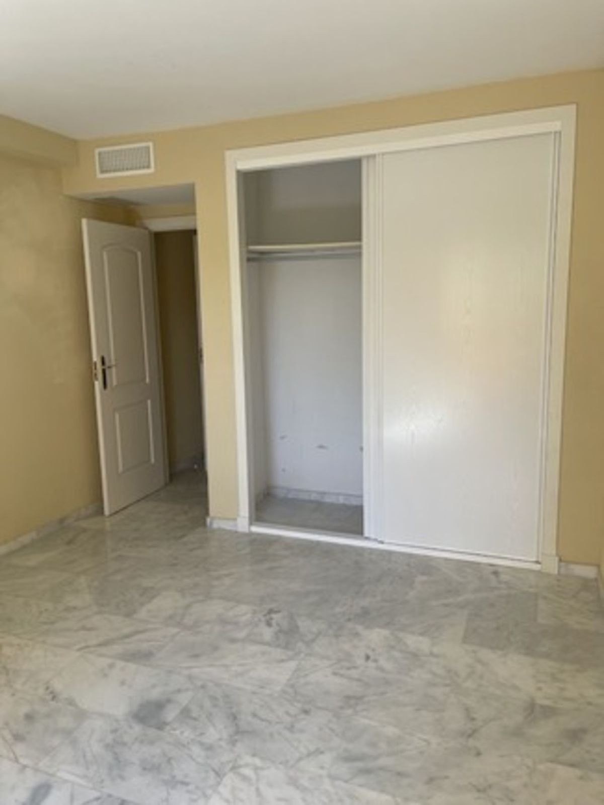 Tussenverdieping Appartement in Reserva de Marbella-8