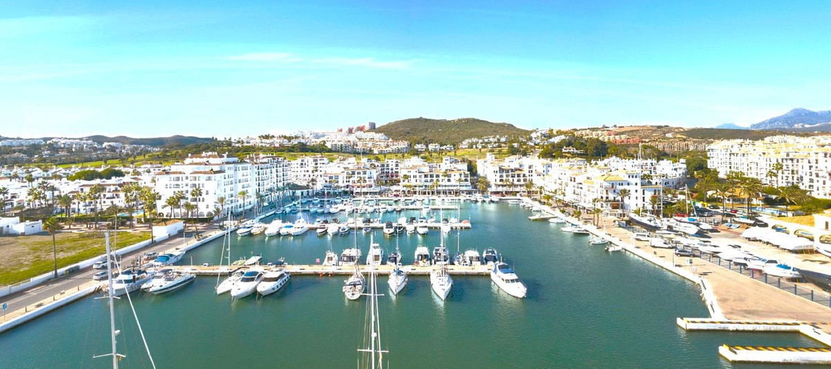 Penthouse in San Luis de Sabinillas-29
