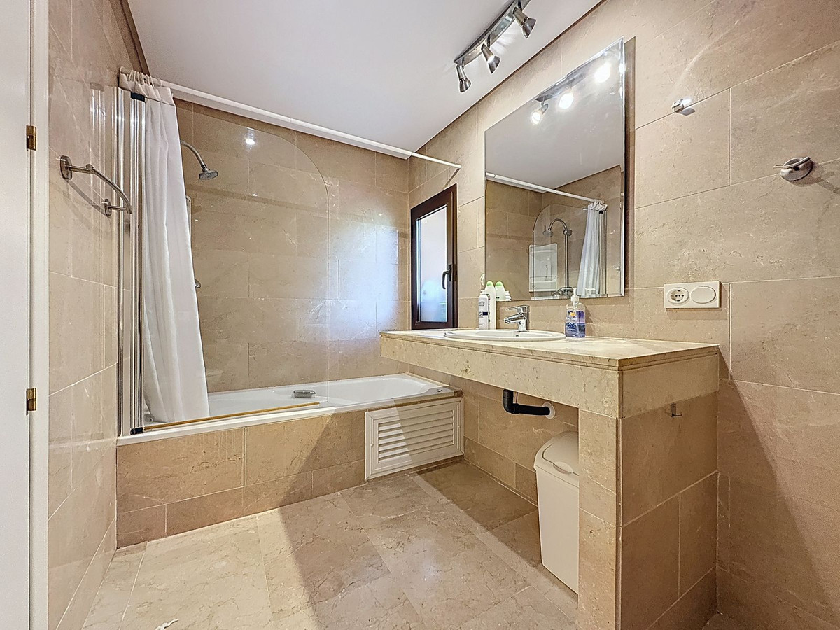 Appartement te koop in San Luis de Sabinillas | 2 slaapkamers H5071108