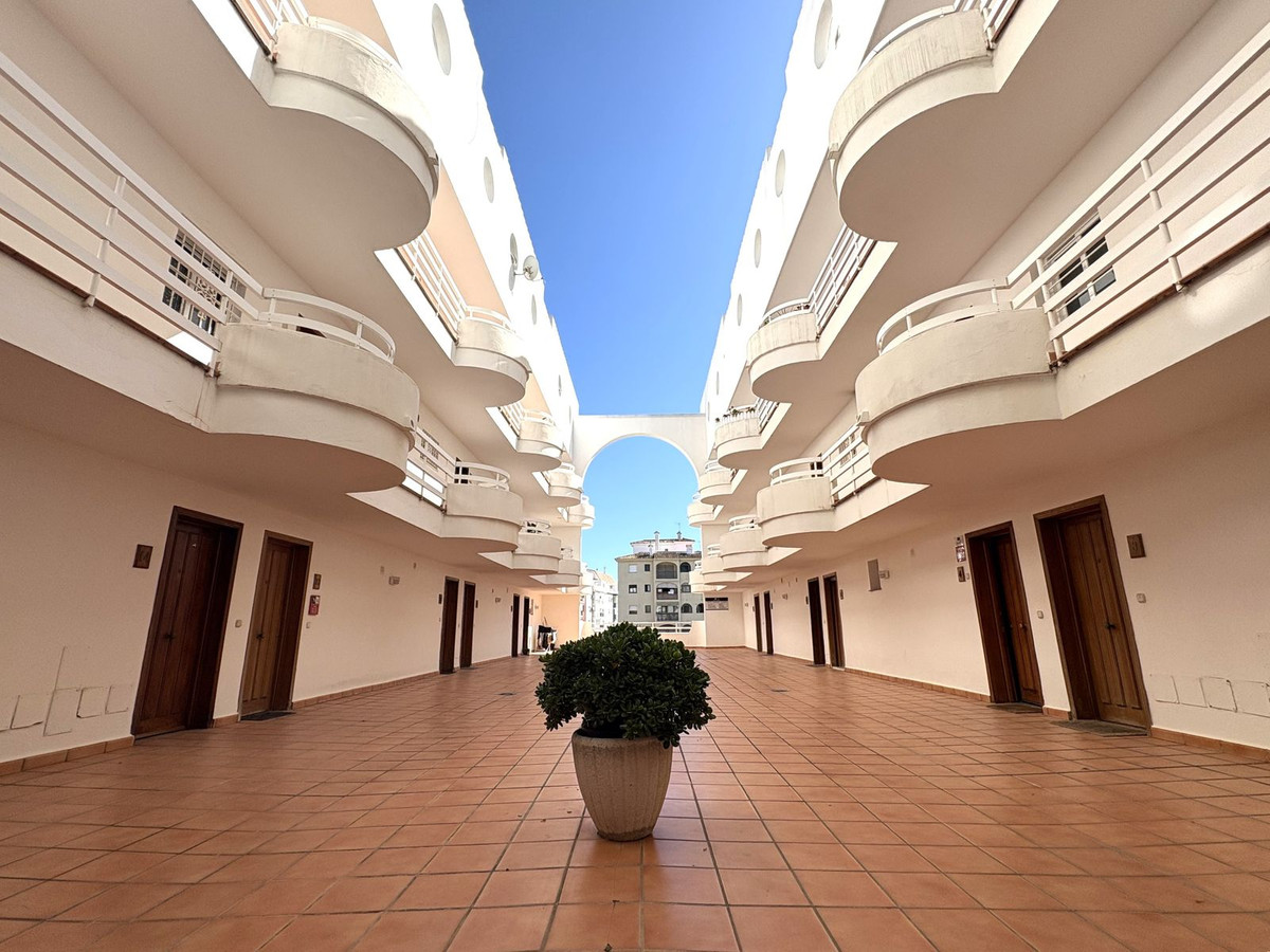 Appartement te koop in San Luis de Sabinillas | 0 slaapkamers H5073985