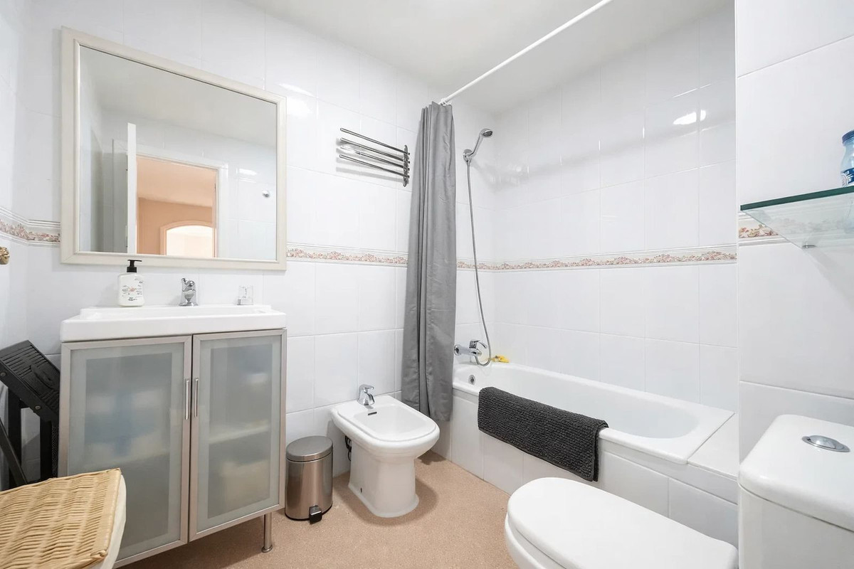 Appartement te koop in San Luis de Sabinillas | 2 slaapkamers H5350771