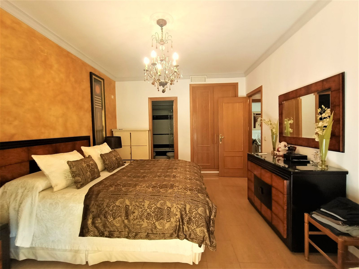 Appartement te koop in San Pedro de Alcántara | 3 slaapkamers H4309864