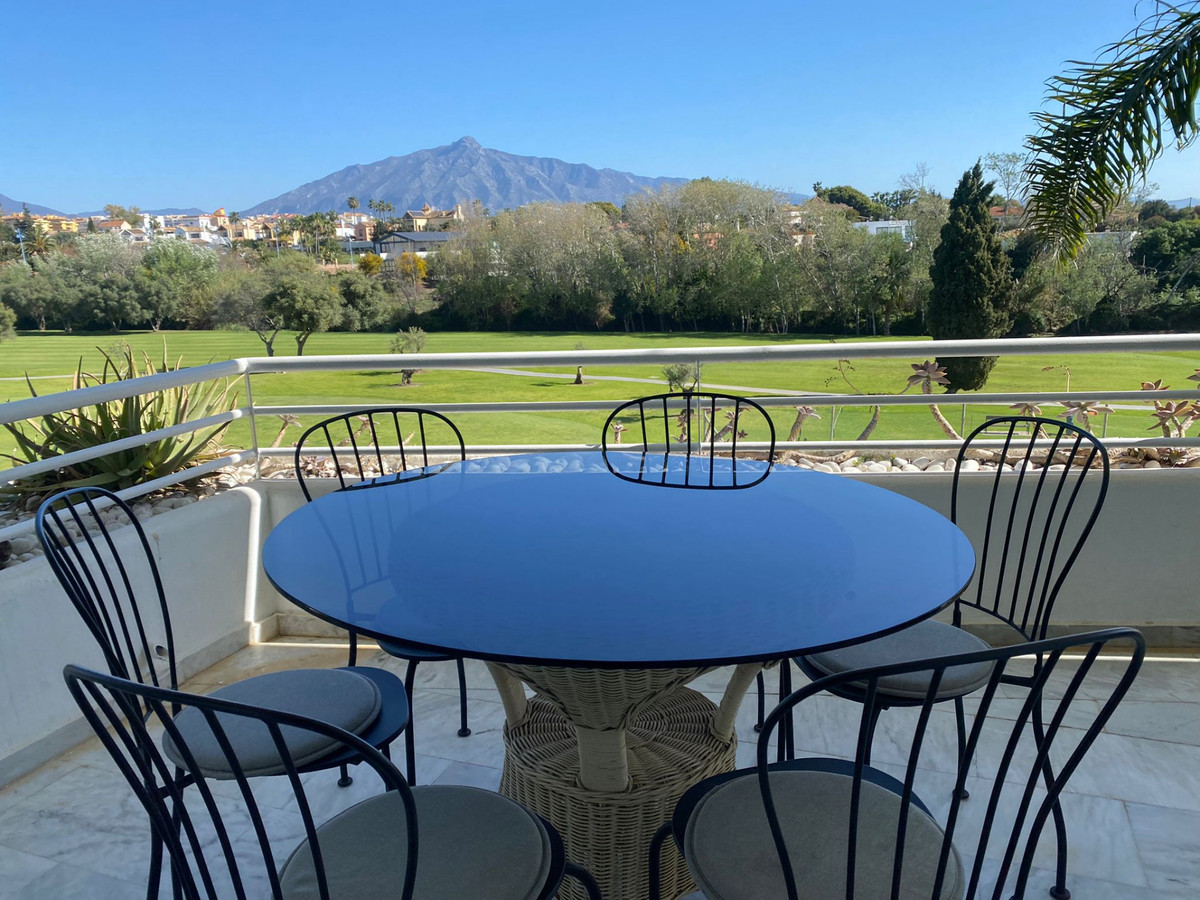 Apartment for sale in San Pedro de Alcántara | 3 bedrooms H5112049