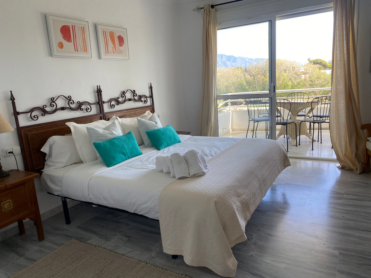 Apartment for sale in San Pedro de Alcántara | 3 bedrooms H5112049