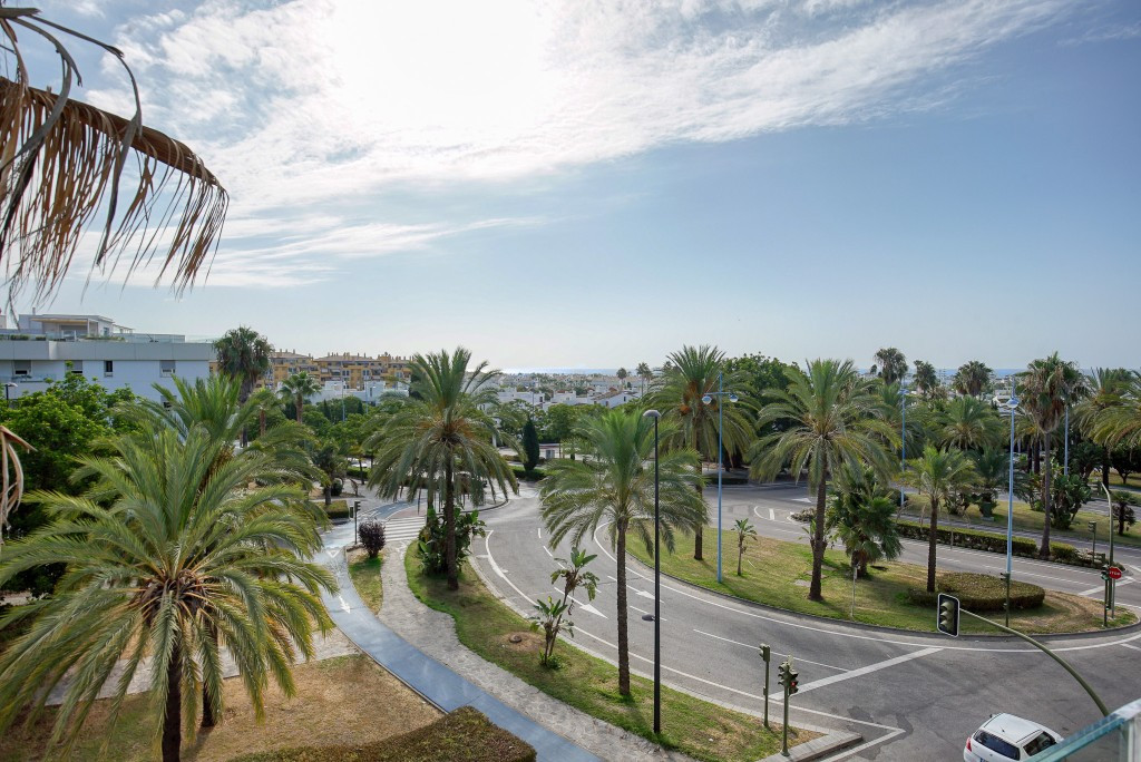 Apartment for sale in San Pedro de Alcántara | 3 bedrooms H5125690