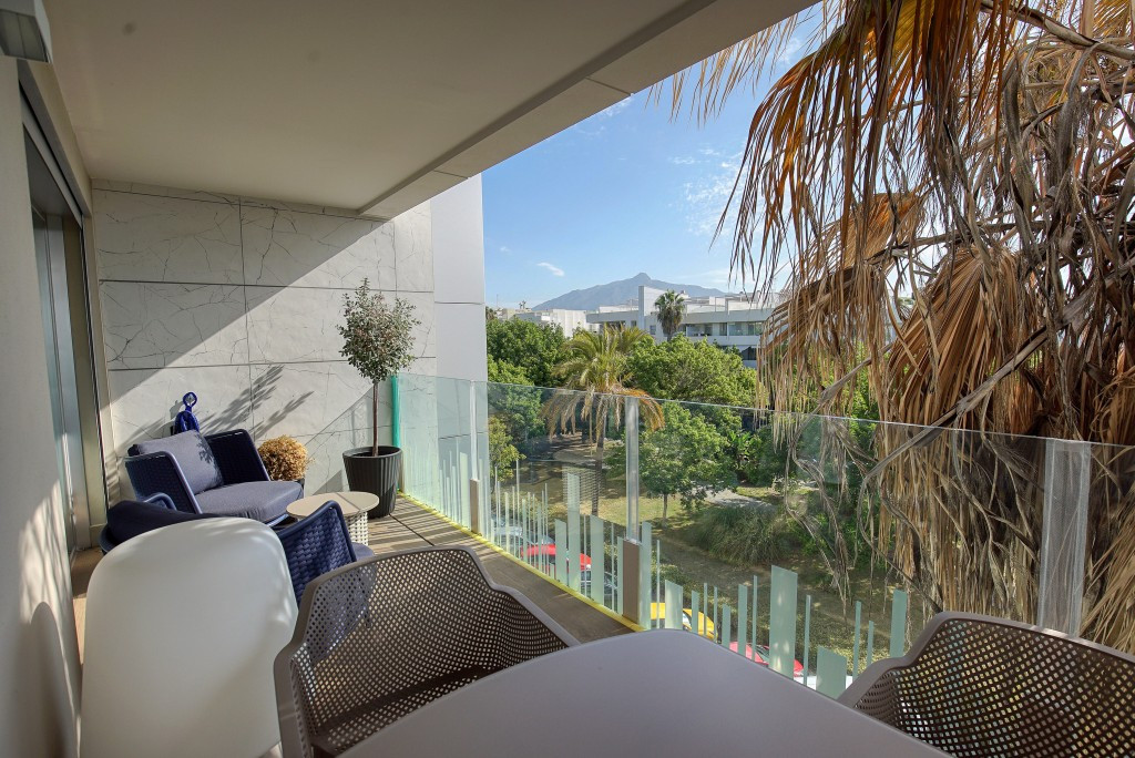 Apartment for sale in San Pedro de Alcántara | 3 bedrooms H5125690