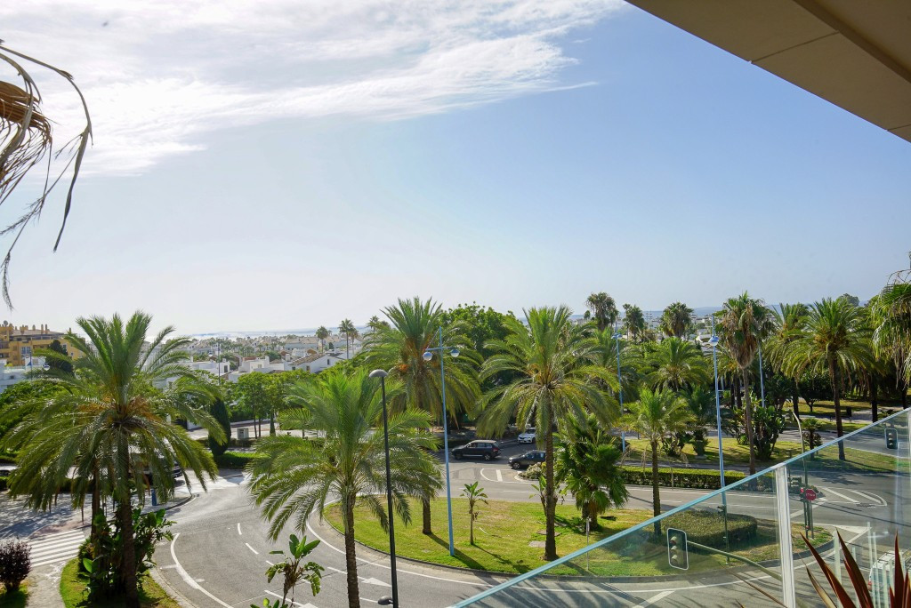 Apartment for sale in San Pedro de Alcántara | 3 bedrooms H5125690