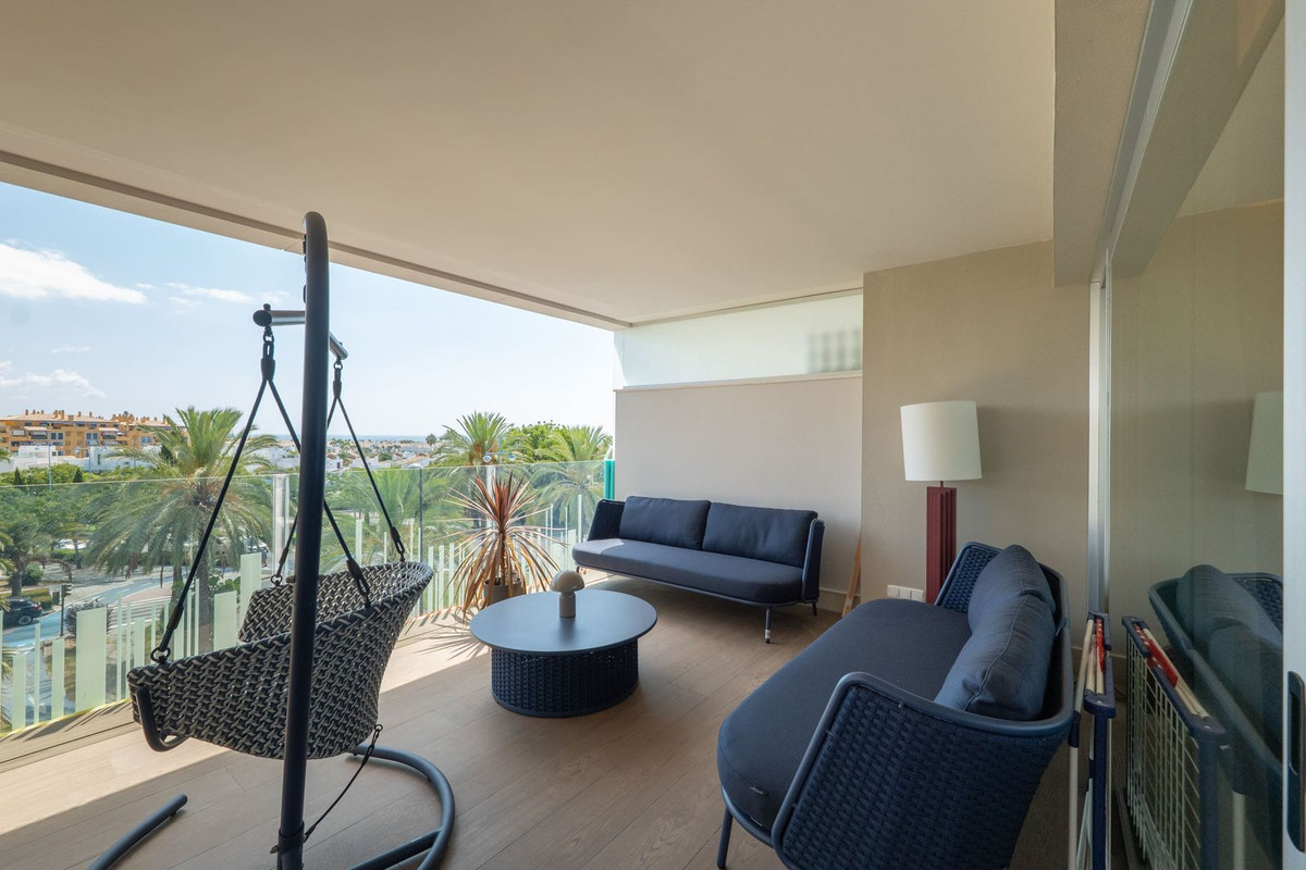 Apartment for sale in San Pedro de Alcántara | 3 bedrooms H5129848