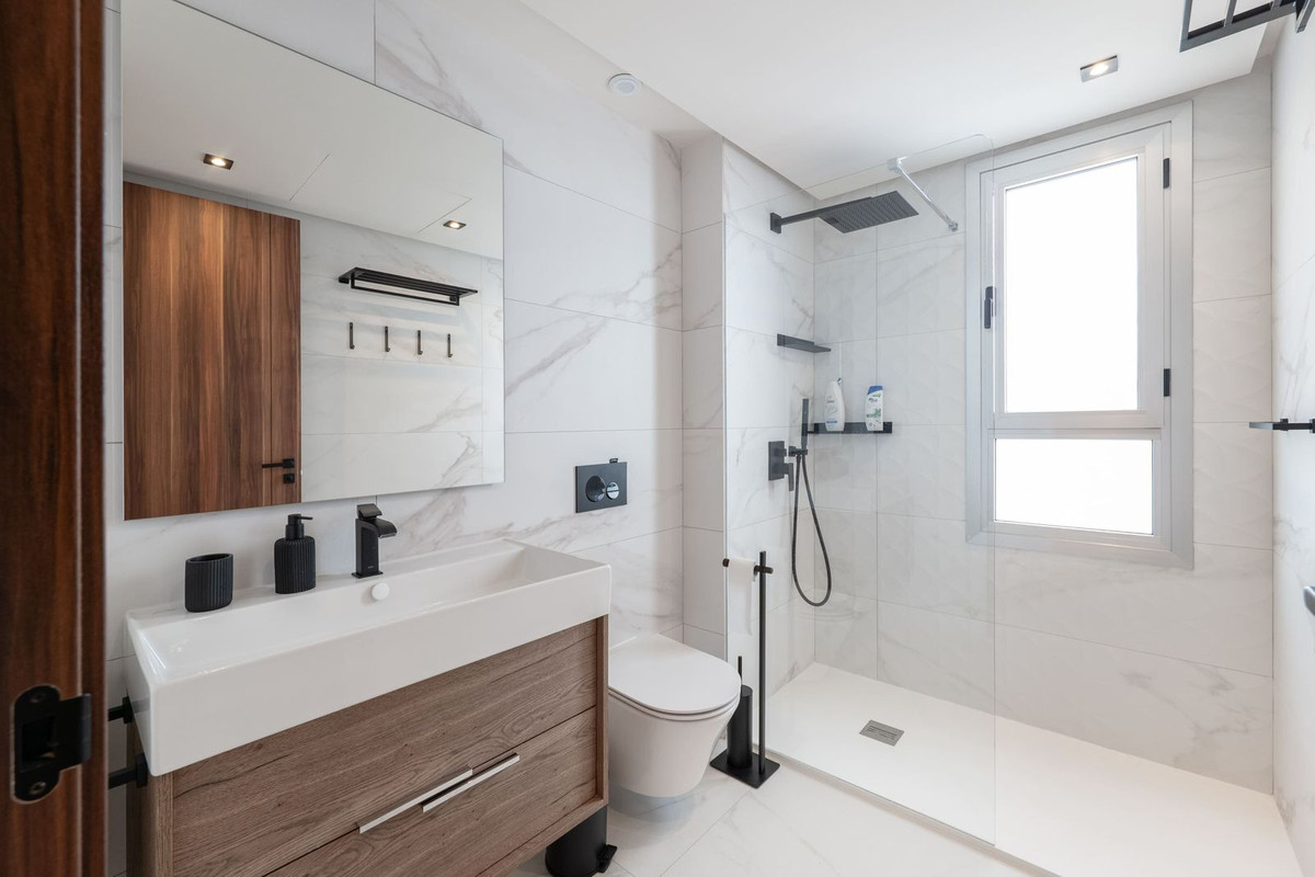 Apartment for sale in San Pedro de Alcántara | 3 bedrooms H5129848