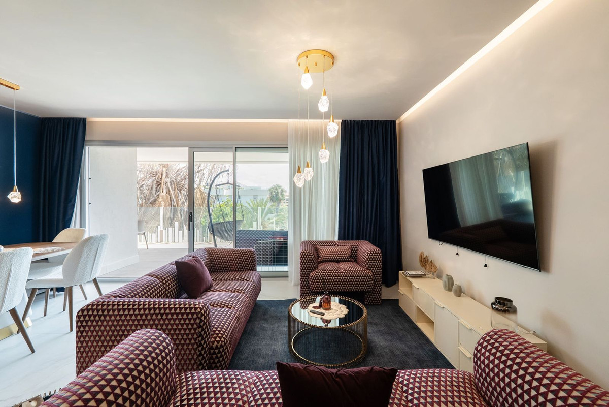 Apartment for sale in San Pedro de Alcántara | 3 bedrooms H5129848