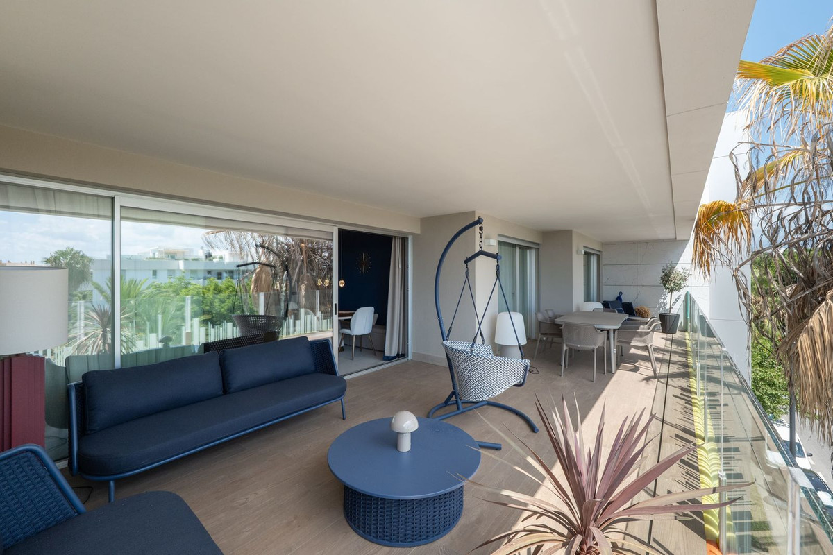 Apartment for sale in San Pedro de Alcántara | 3 bedrooms H5129848