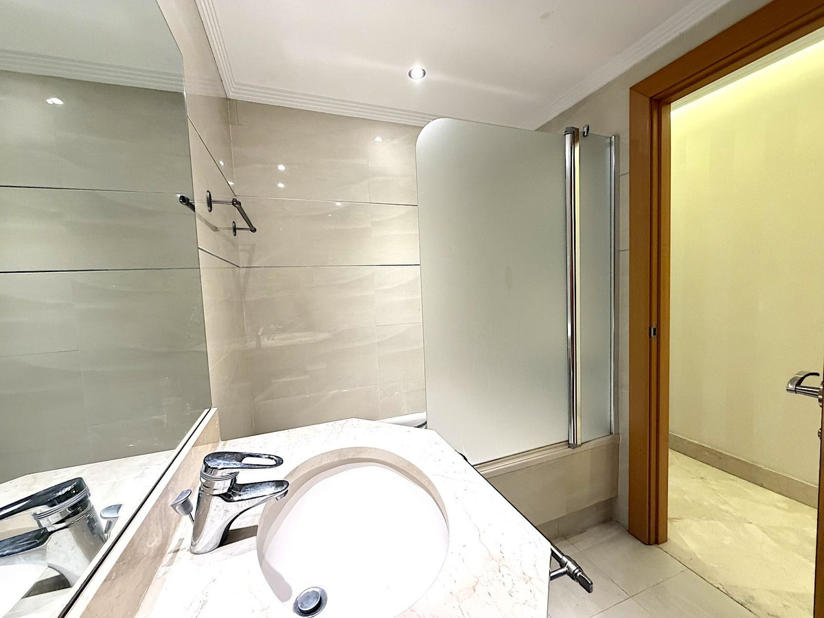 Appartement te koop in San Pedro de Alcántara | 2 slaapkamers H5295772
