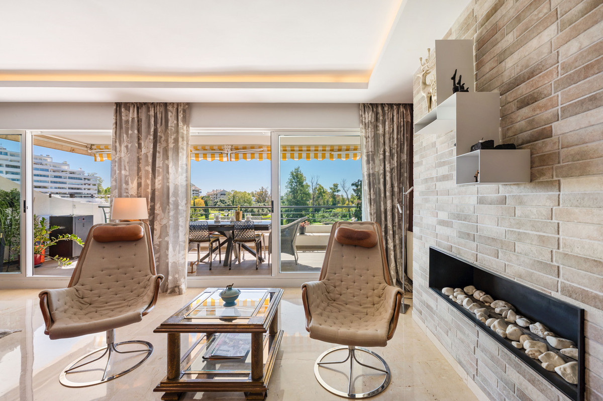 Appartement te koop in San Pedro de Alcántara | 4 slaapkamers H5349172