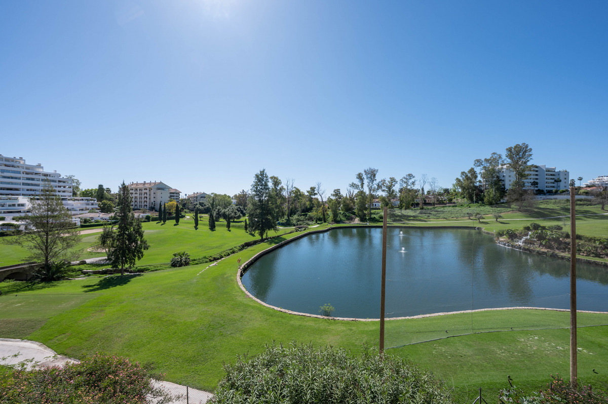 Appartement te koop in San Pedro de Alcántara | 4 slaapkamers H5349172