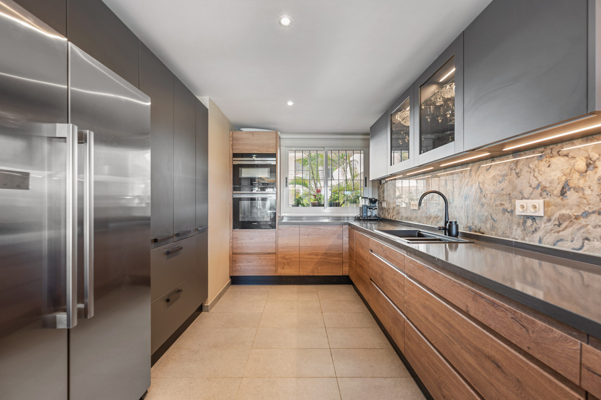 Appartement te koop in San Pedro de Alcántara | 4 slaapkamers H5349172