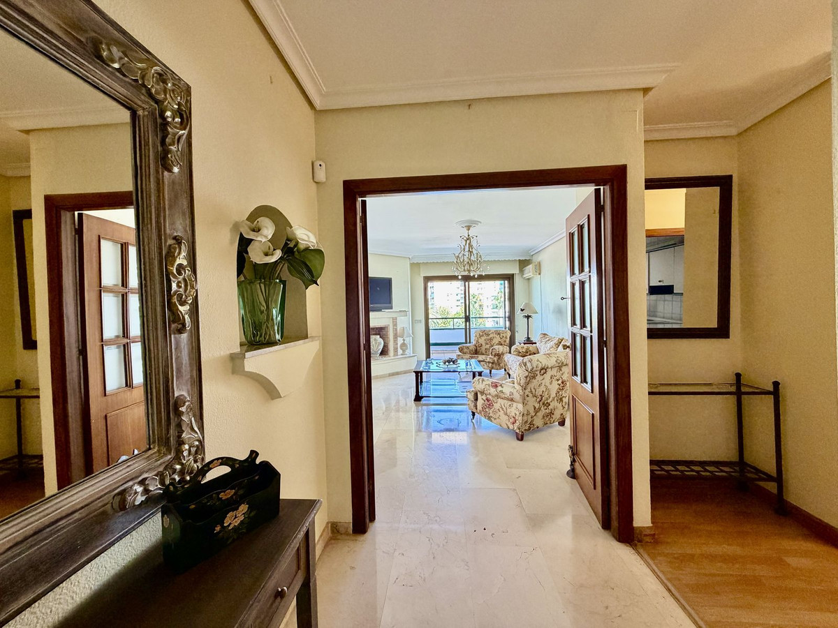 Appartement te koop in San Pedro de Alcántara | 4 slaapkamers H5433619