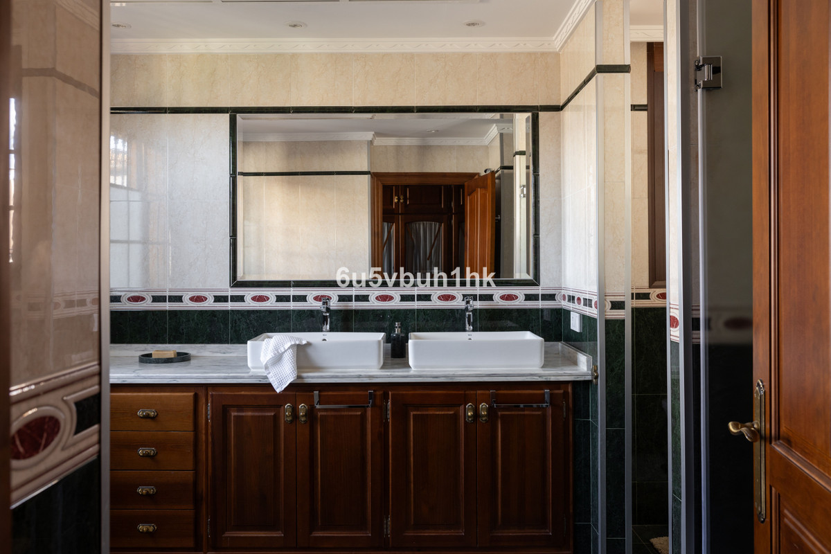 Huis te koop in San Pedro de Alcántara | 4 slaapkamers H5485627