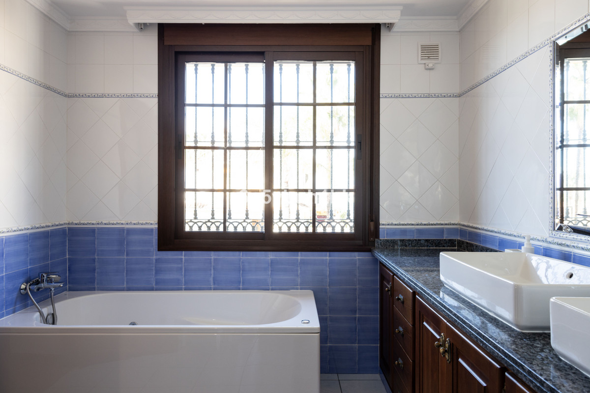 Huis te koop in San Pedro de Alcántara | 4 slaapkamers H5485627