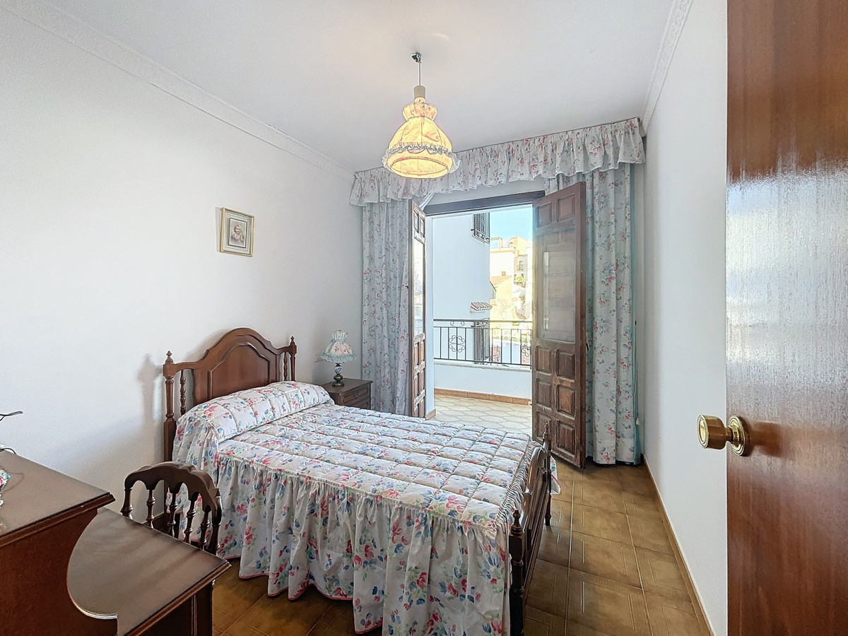Penthouse in Sayalonga-21