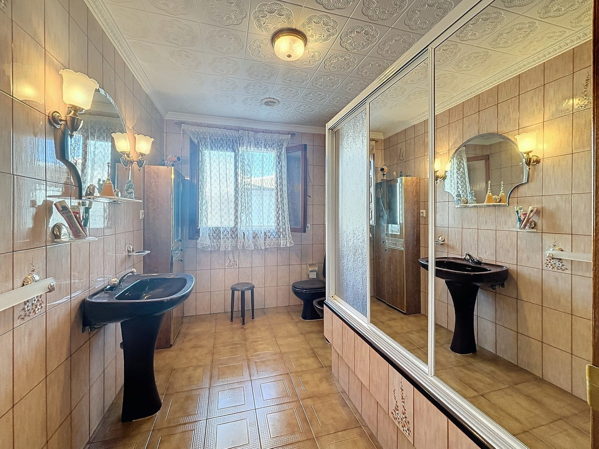 Penthouse in Sayalonga-24