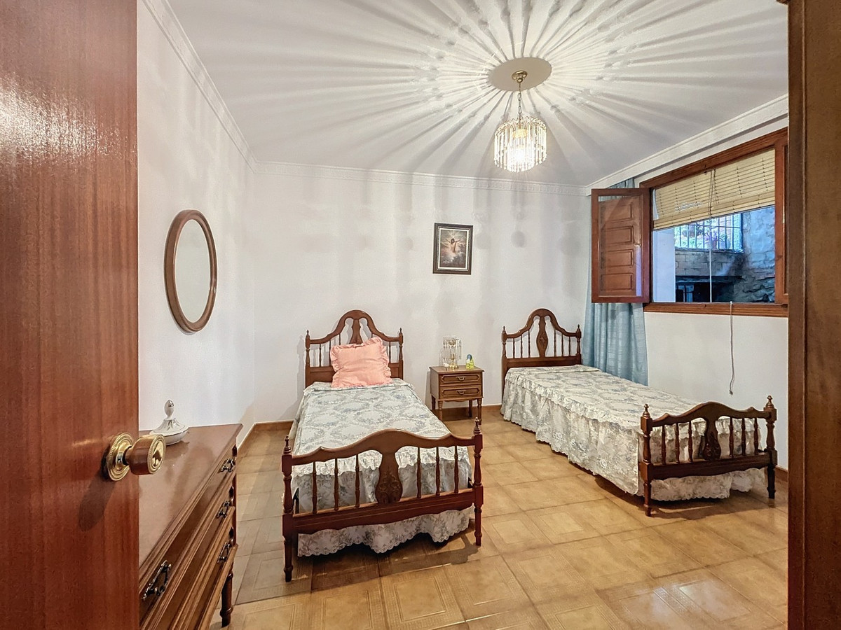 Penthouse in Sayalonga-31