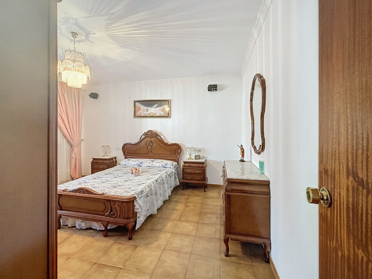 Penthouse in Sayalonga-33