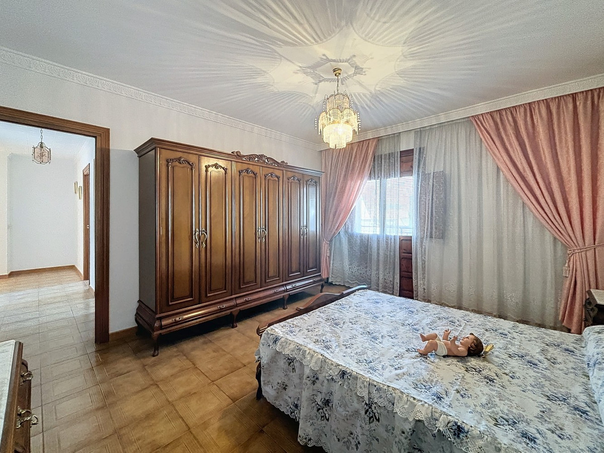 Penthouse in Sayalonga-35