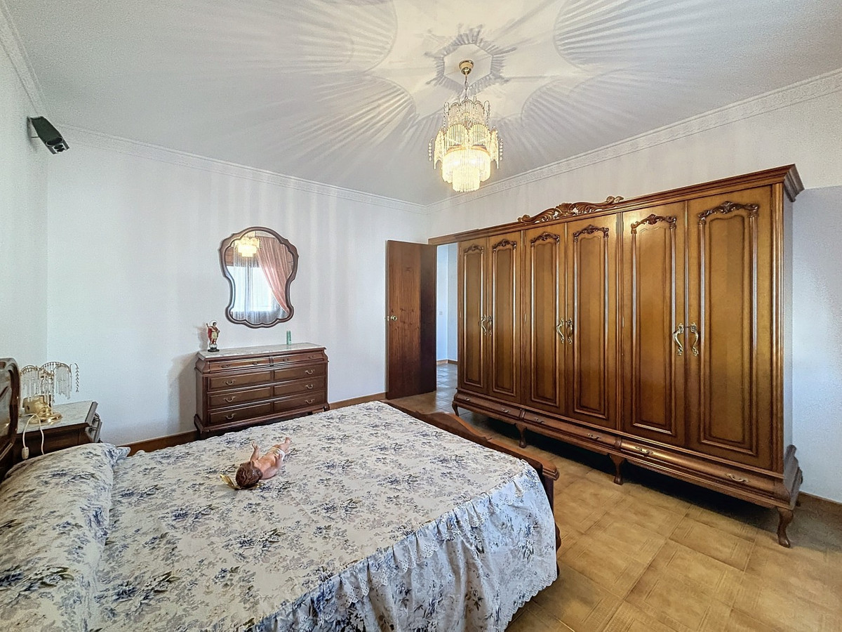 Penthouse in Sayalonga-36