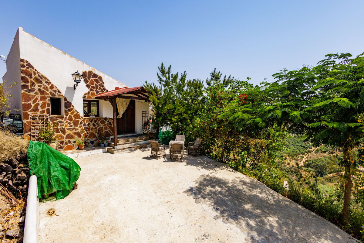 Huis te koop in Sayalonga | 1 slaapkamers H5136547